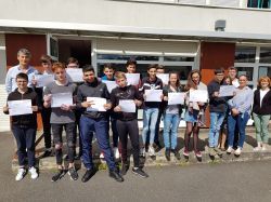 Les 3mes du lyce Zola reoivent leur diplme d'ASSR2